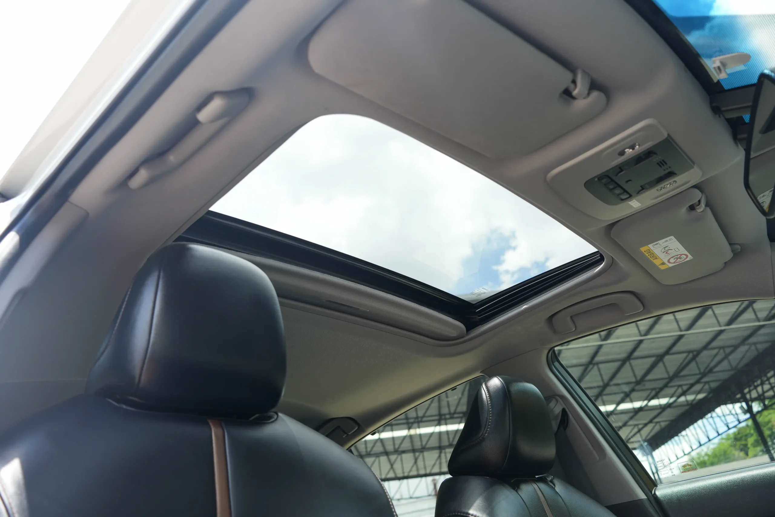 2021 Toyota CAMRY 2.5 (ปี 18-24) Hybrid Sedan - Image 15