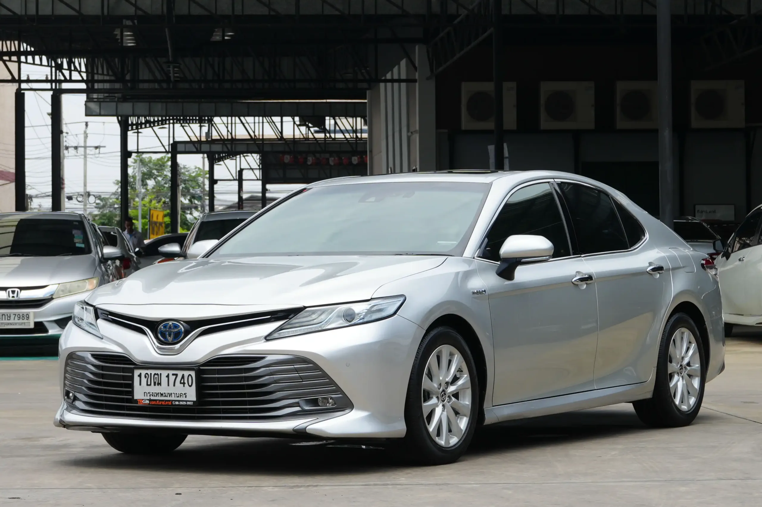 2020 Toyota CAMRY 2.5 (ปี 18-24) Hybrid Premium Sedan #1ขฒ-1740 - Image 2
