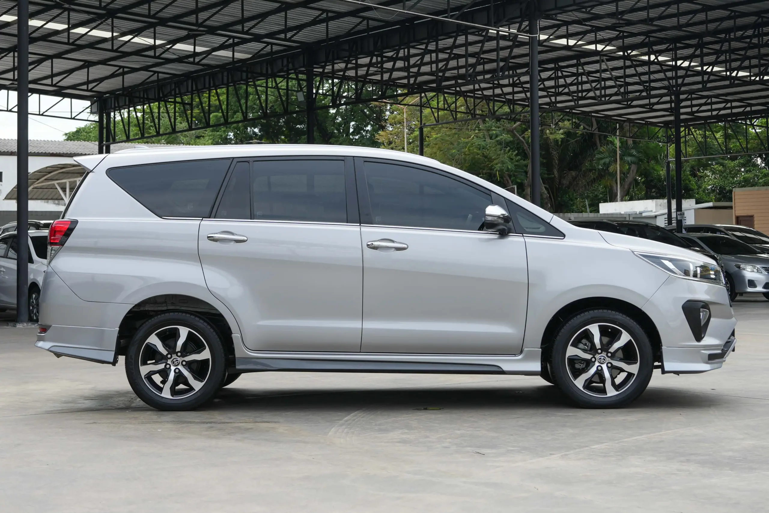 2022 Toyota INNOVA 2.8 (ปี 16-22) Crysta Premium Wagon #2ขท2096 - Image 12