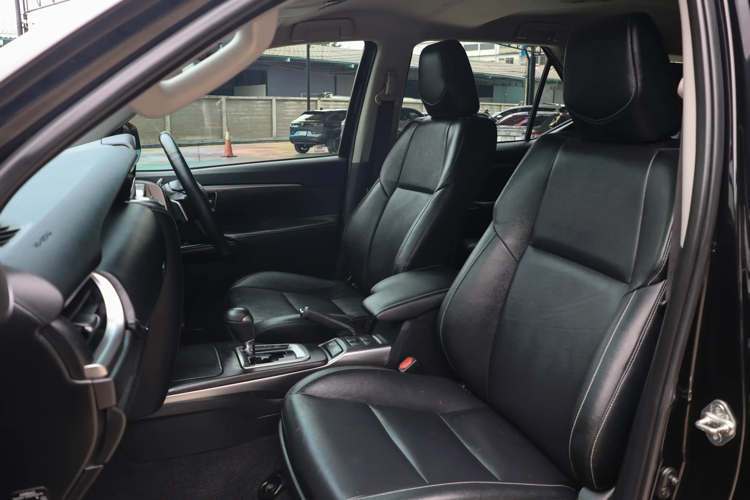 2021 Toyota FORTUNER 2.4 (ปี 15-25) V SUV #2ขช-2608 - Image 31