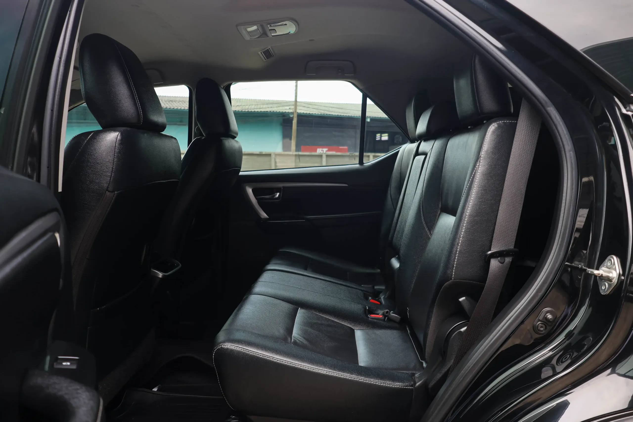 2021 Toyota FORTUNER 2.4 (ปี 15-25) V SUV #2ขช-2608 - Image 27