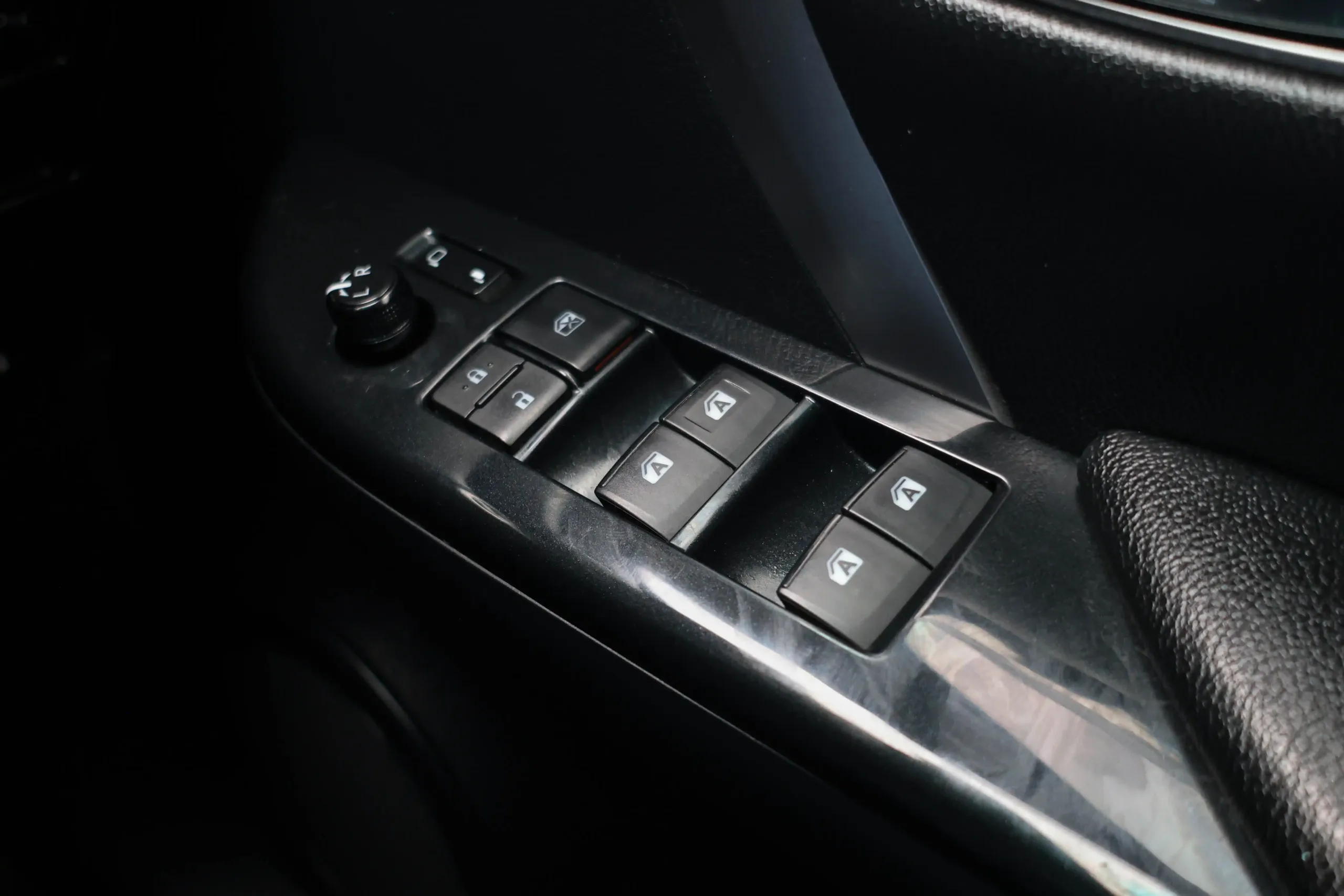 2021 Toyota FORTUNER 2.4 (ปี 15-25) V SUV #2ขช-2608 - Image 13