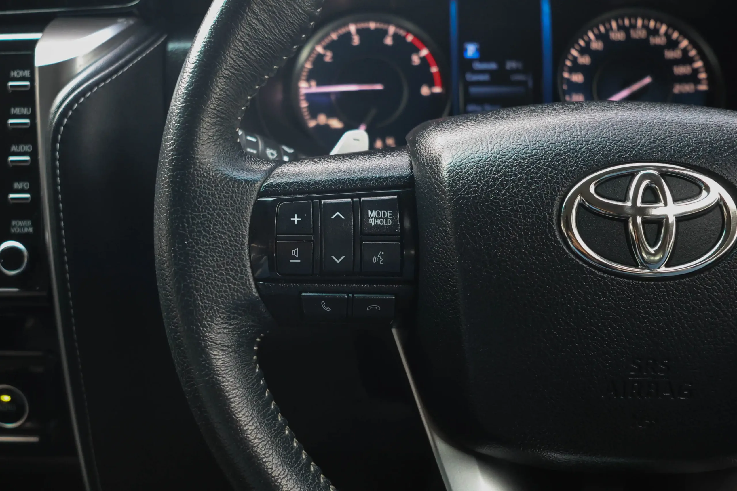 2021 Toyota FORTUNER 2.4 (ปี 15-25) V SUV #2ขช-2608 - Image 17