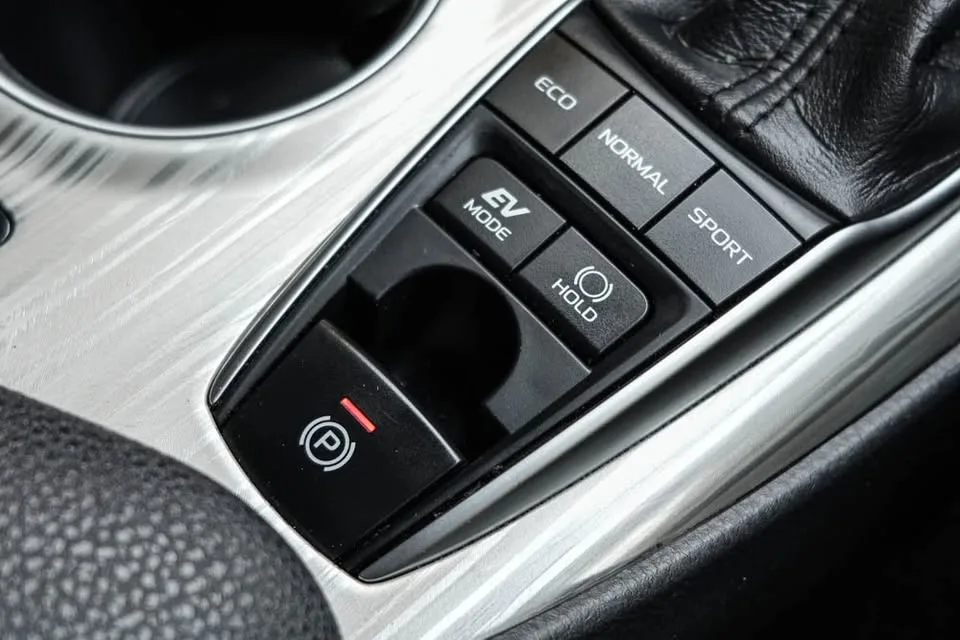 2020 Toyota CAMRY 2.5 (ปี 18-24) Hybrid Premium Sedan #1ขฎ-9250 - Image 13