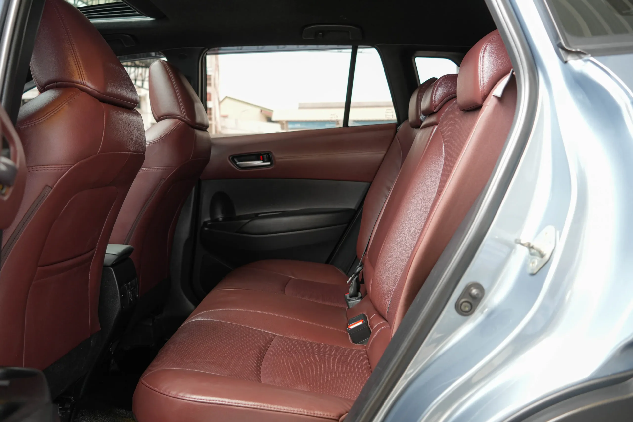 2023 Toyota Corolla Cross 1.8 (ปี 20-26) Hybrid Premium Safety SUV #4ขธ-3677 - Image 24
