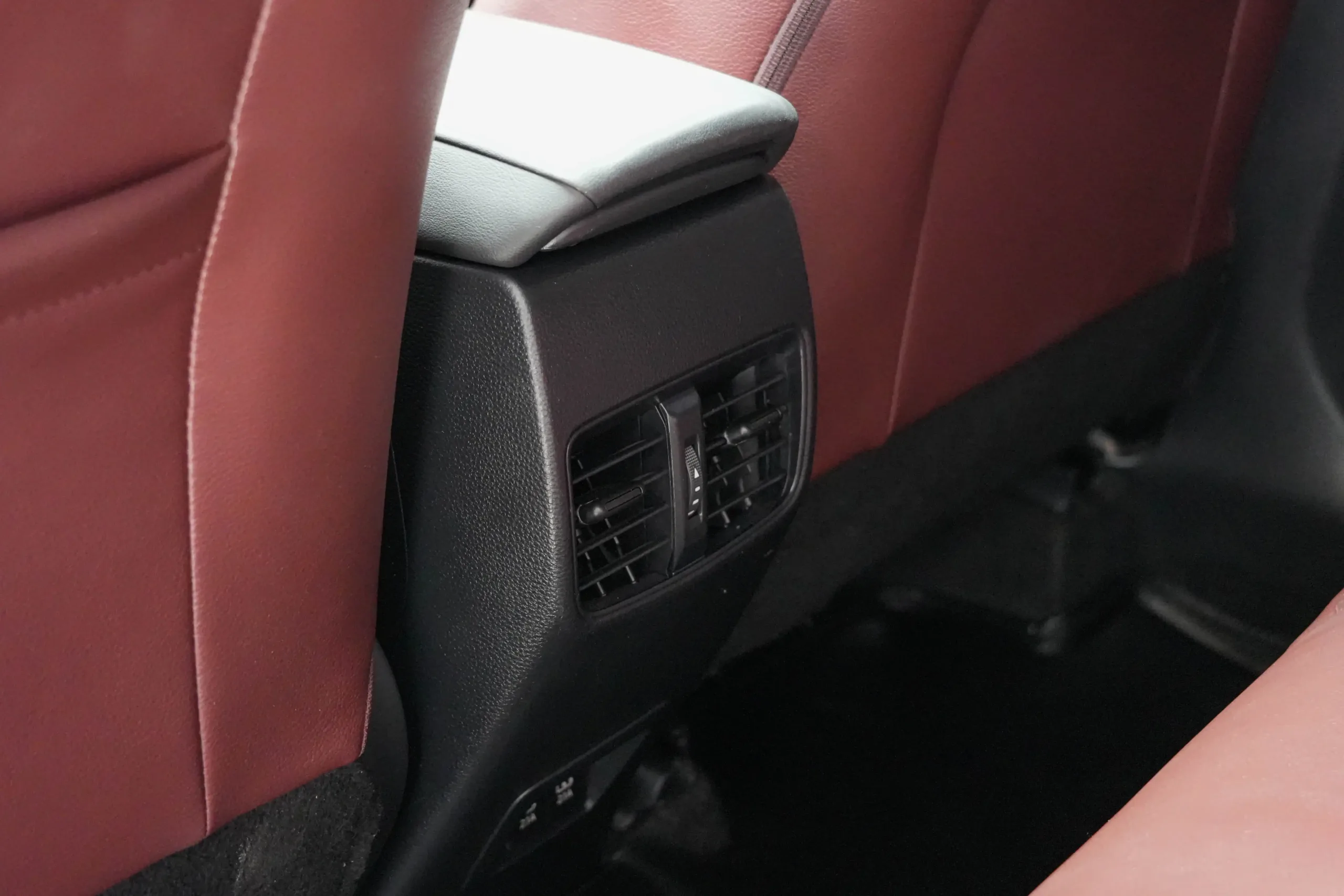 2023 Toyota Corolla Cross 1.8 (ปี 20-26) Hybrid Premium Safety SUV #4ขธ-3677 - Image 27