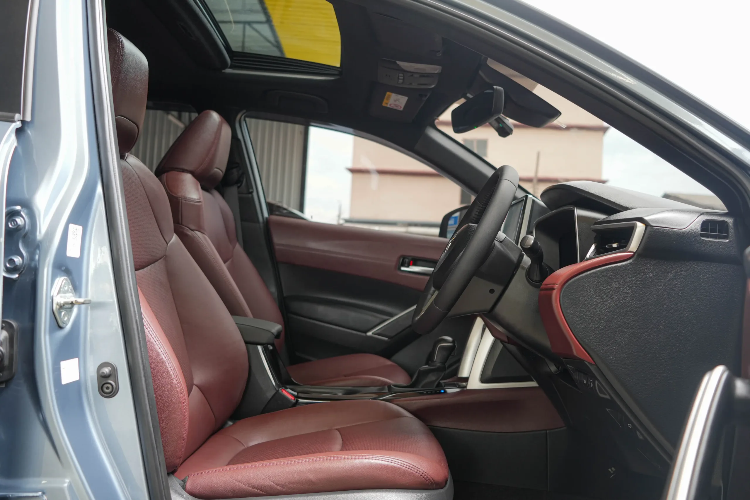 2023 Toyota Corolla Cross 1.8 (ปี 20-26) Hybrid Premium Safety SUV #4ขธ-3677 - Image 31