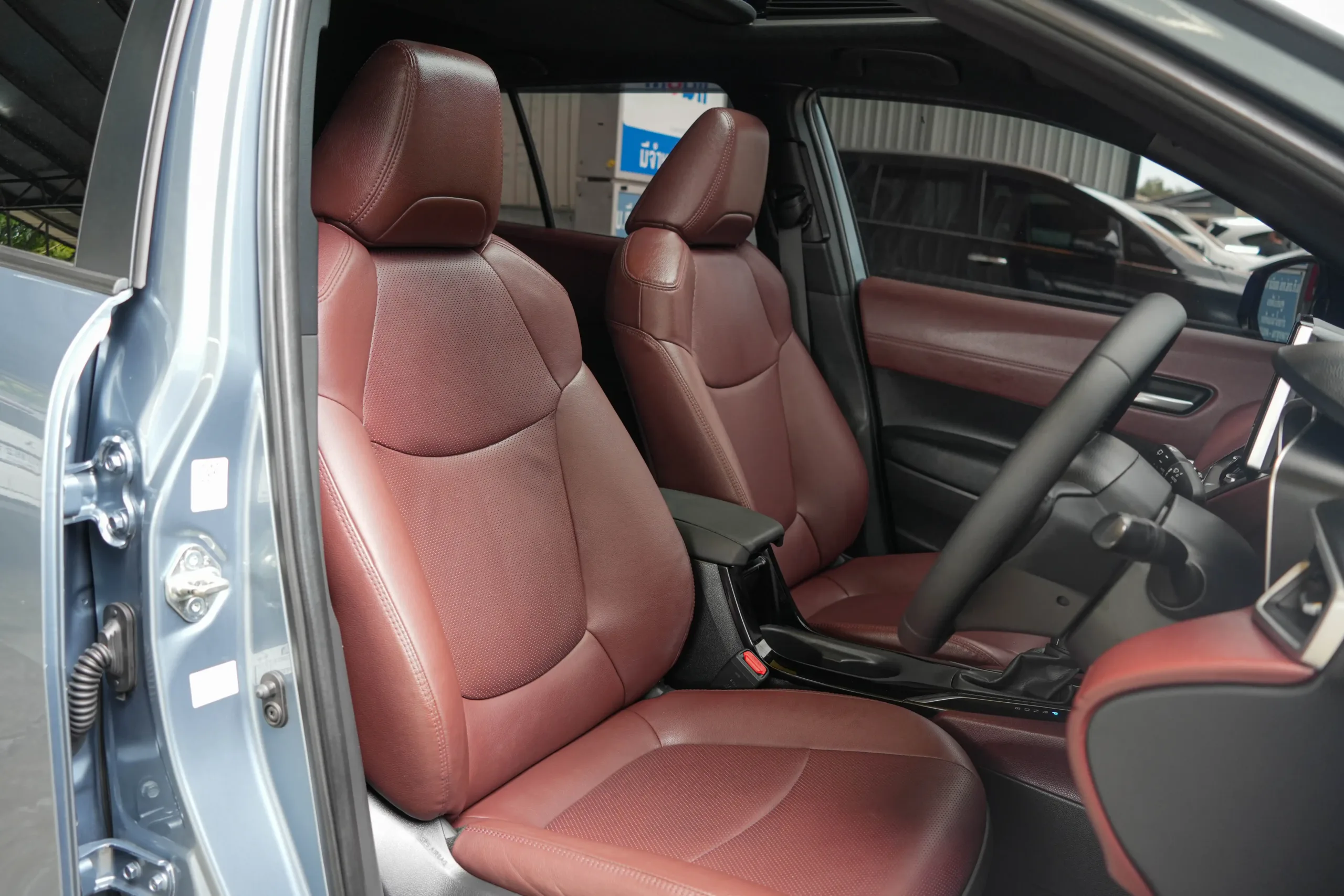2023 Toyota Corolla Cross 1.8 (ปี 20-26) Hybrid Premium Safety SUV #4ขธ-3677 - Image 34