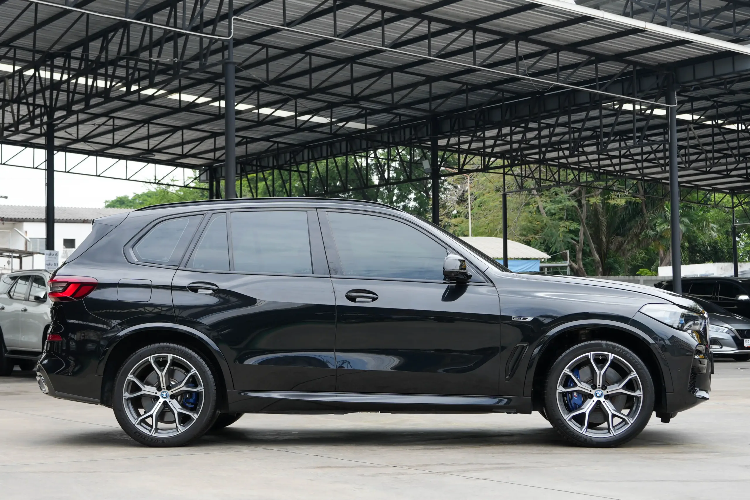 2023 BMW X5 3.0 G05 (ปี 19-25) xDrive45e M Sport AWD SUV #7ขภ-4631 - Image 8