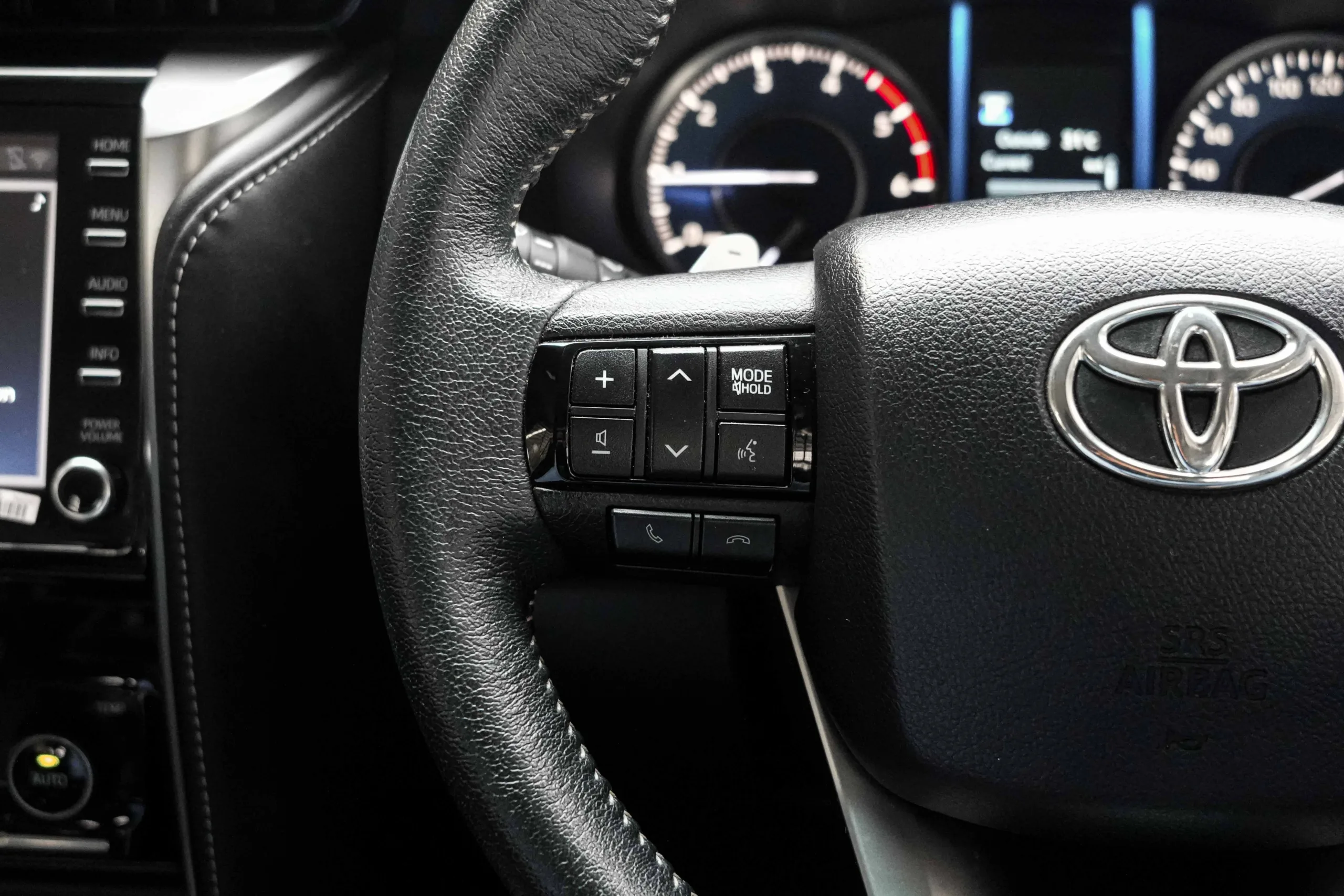 2021 Toyota FORTUNER 2.4 (ปี 15-25) V SUV #2ขฌ-5507 - Image 25