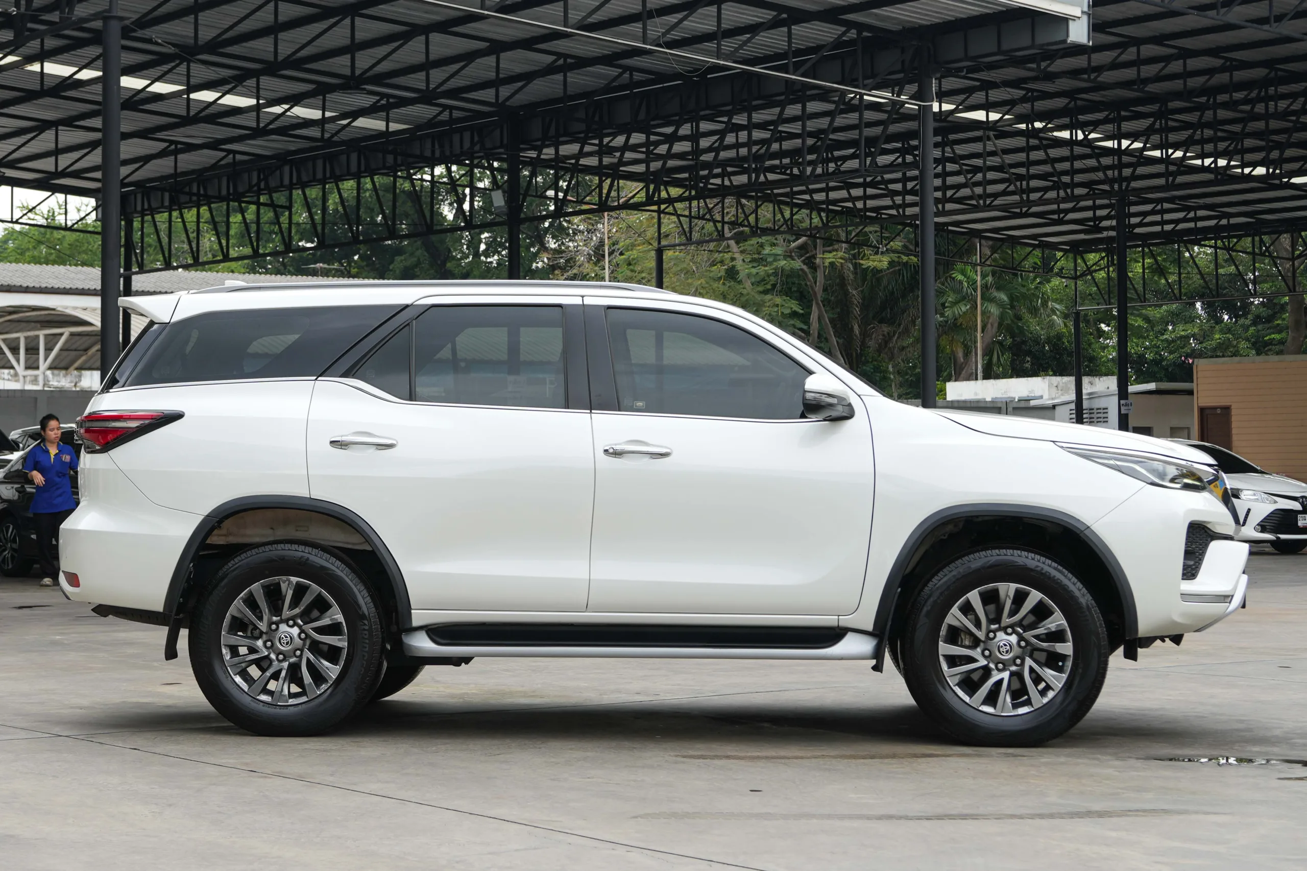 2021 Toyota FORTUNER 2.4 (ปี 15-25) V SUV #2ขฌ-5507 - Image 4