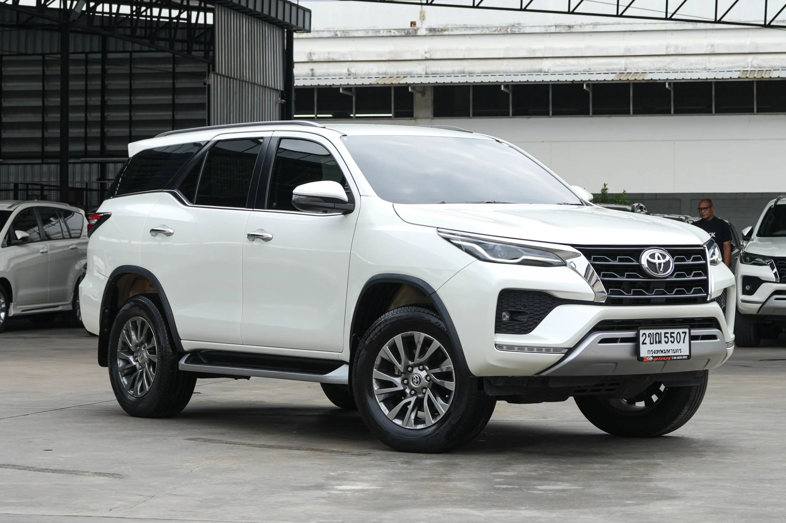 2021 Toyota FORTUNER 2.4 (ปี 15-25) V SUV #2ขฌ-5507 - Image 2
