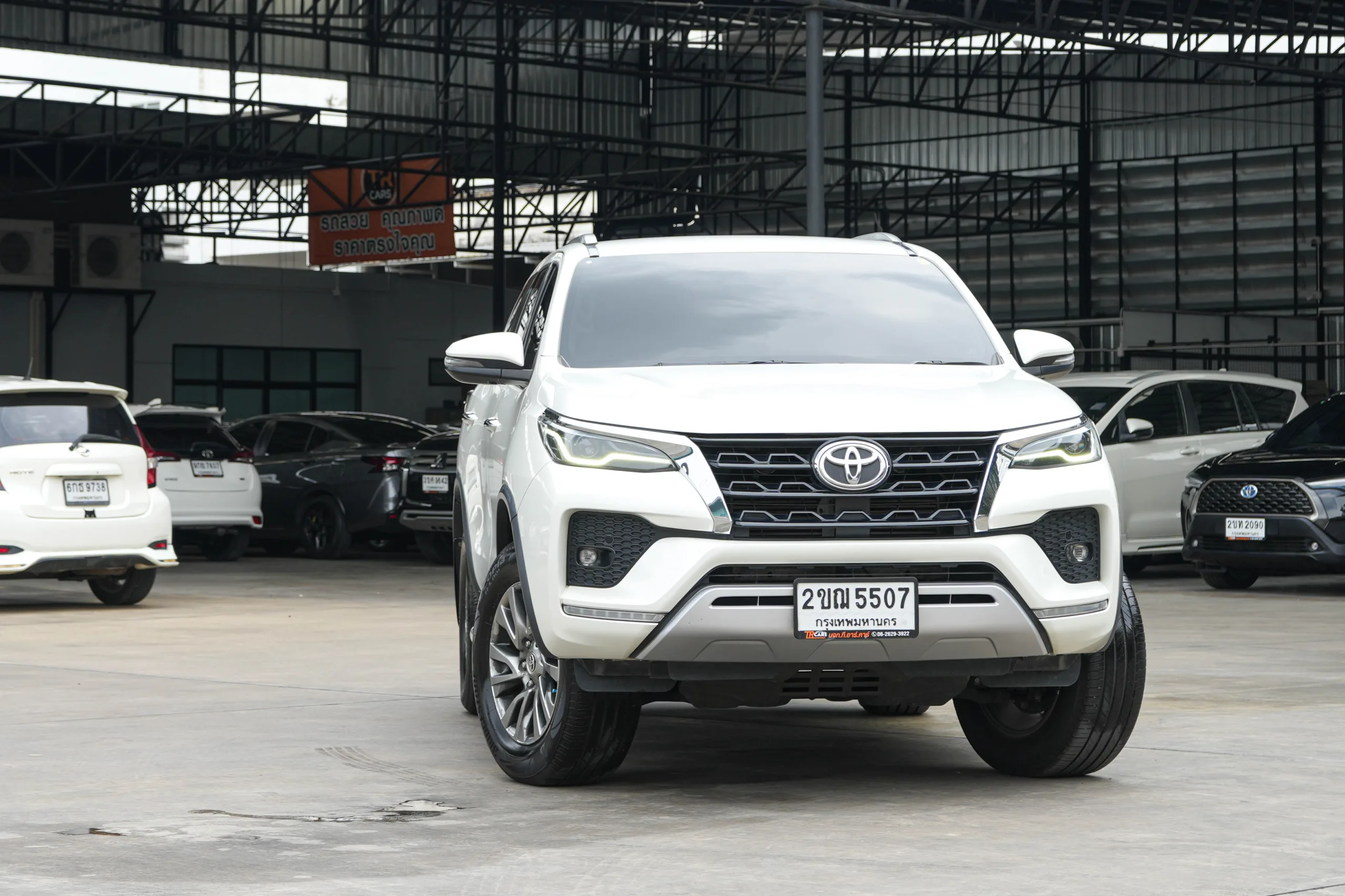 2021 Toyota FORTUNER 2.4 (ปี 15-25) V SUV #2ขฌ-5507 - Image 5