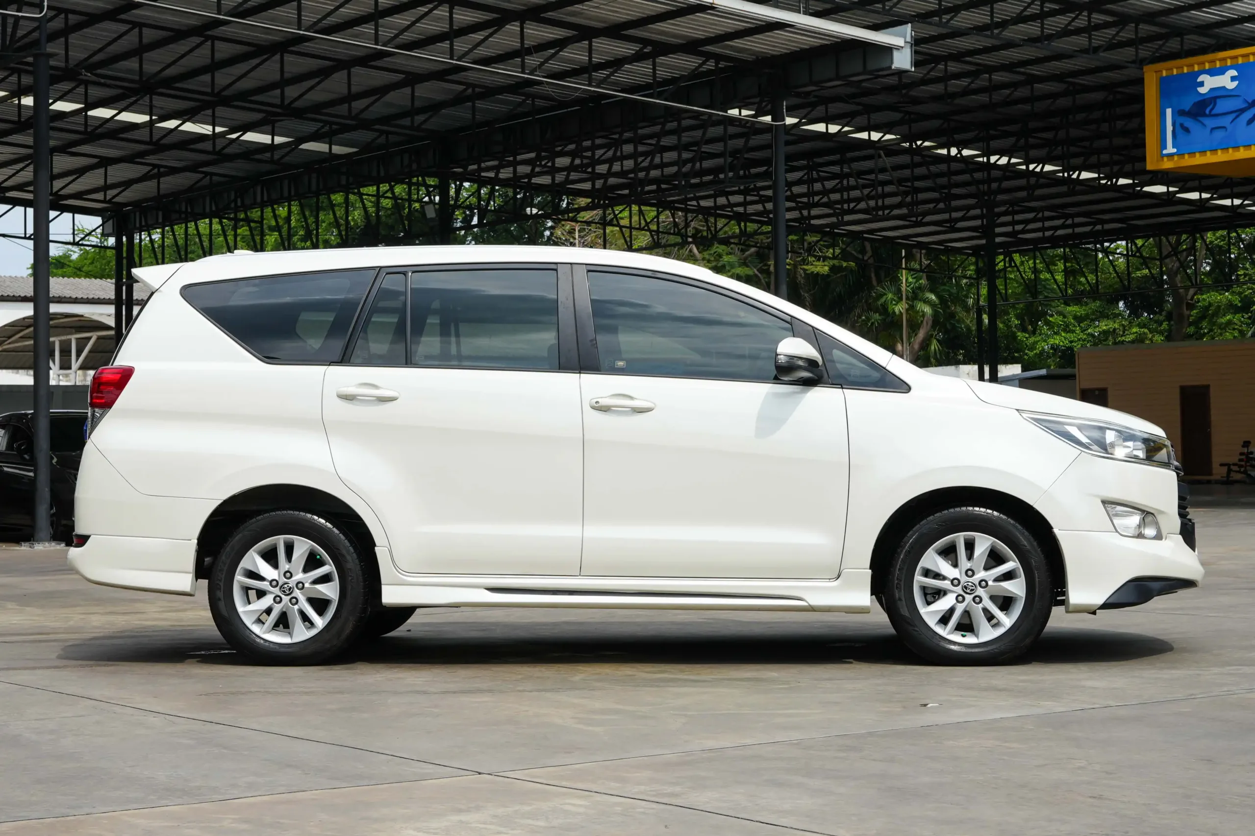 2019 Toyota INNOVA 2.8 (ปี 16-22) Crysta G Wagon #9กฒ-4497 - Image 8
