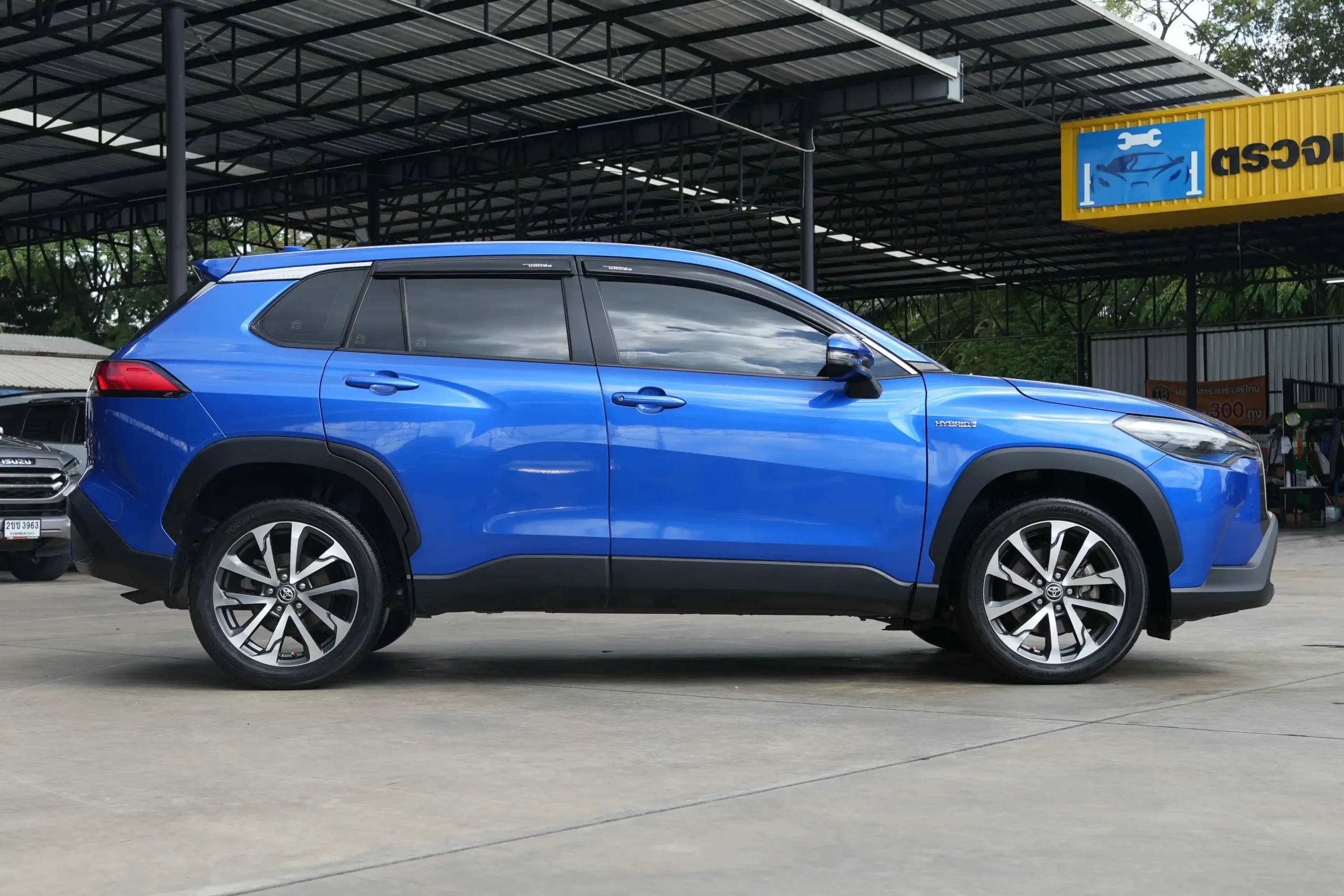 2023 Toyota Corolla Cross 1.8 (ปี 20-26) Hybrid Premium SUV #4ขบ-8726 - Image 9