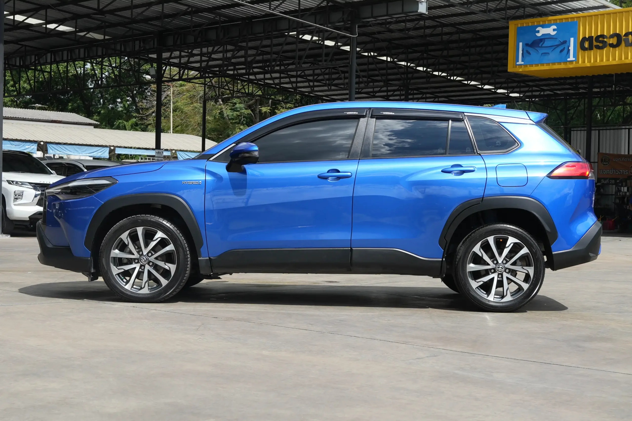 2023 Toyota Corolla Cross 1.8 (ปี 20-26) Hybrid Premium SUV #4ขบ-8726 - Image 8
