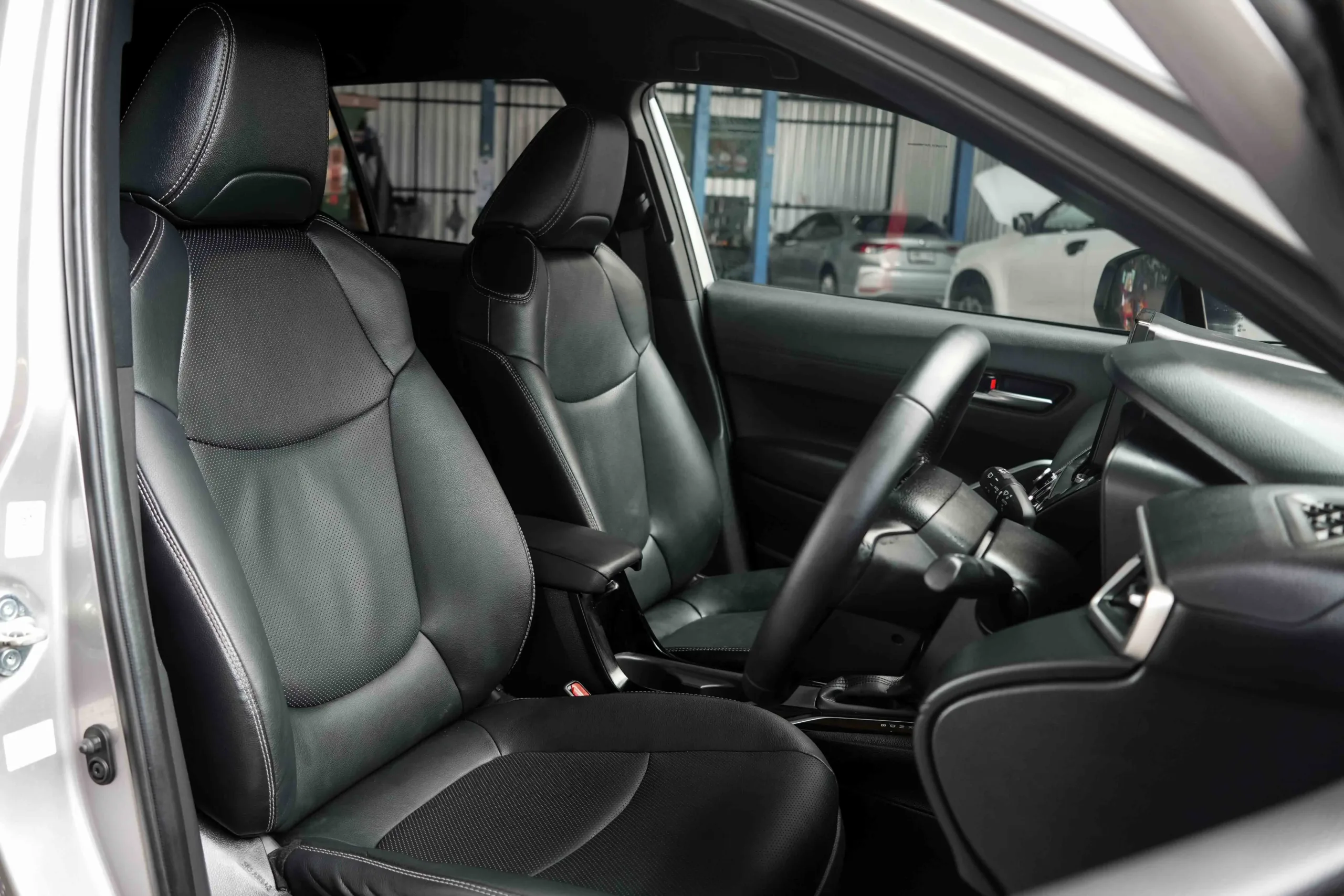 2023 Toyota Corolla Cross 1.8 (ปี 20-26) Hybrid Premium SUV #4ขพ-1391 - Image 18