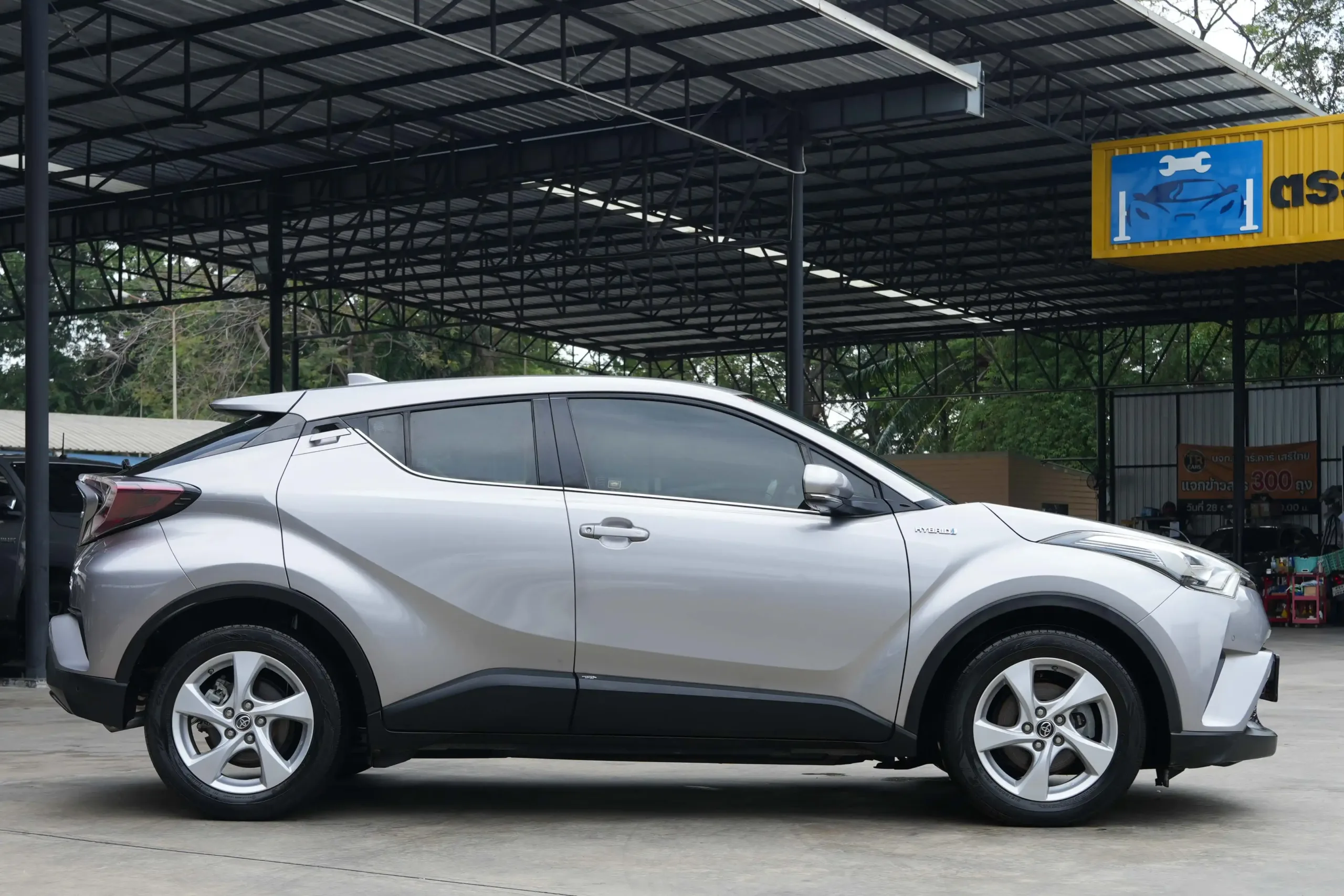 2019 Toyota C-HR 1.8 (ปี 17-23) HV Mid SUV #8กฉ-474 - Image 8
