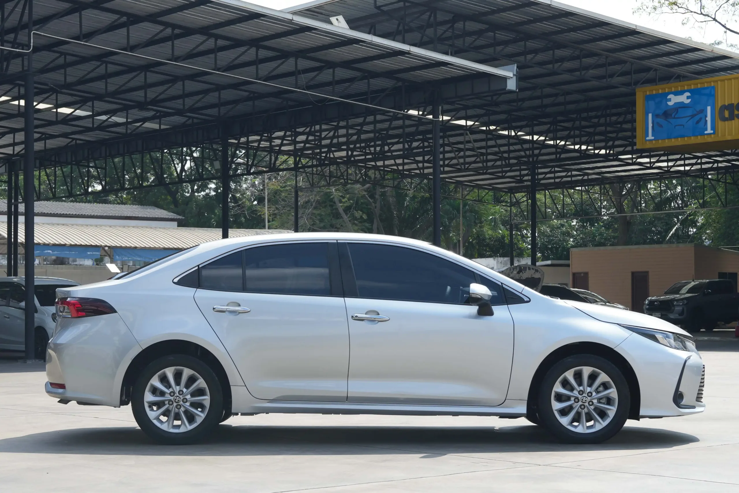 2021 Toyota Corolla Altis 1.8 (ปี 19-25) Hybrid Smart Sedan #2ขณ-7633 - Image 8