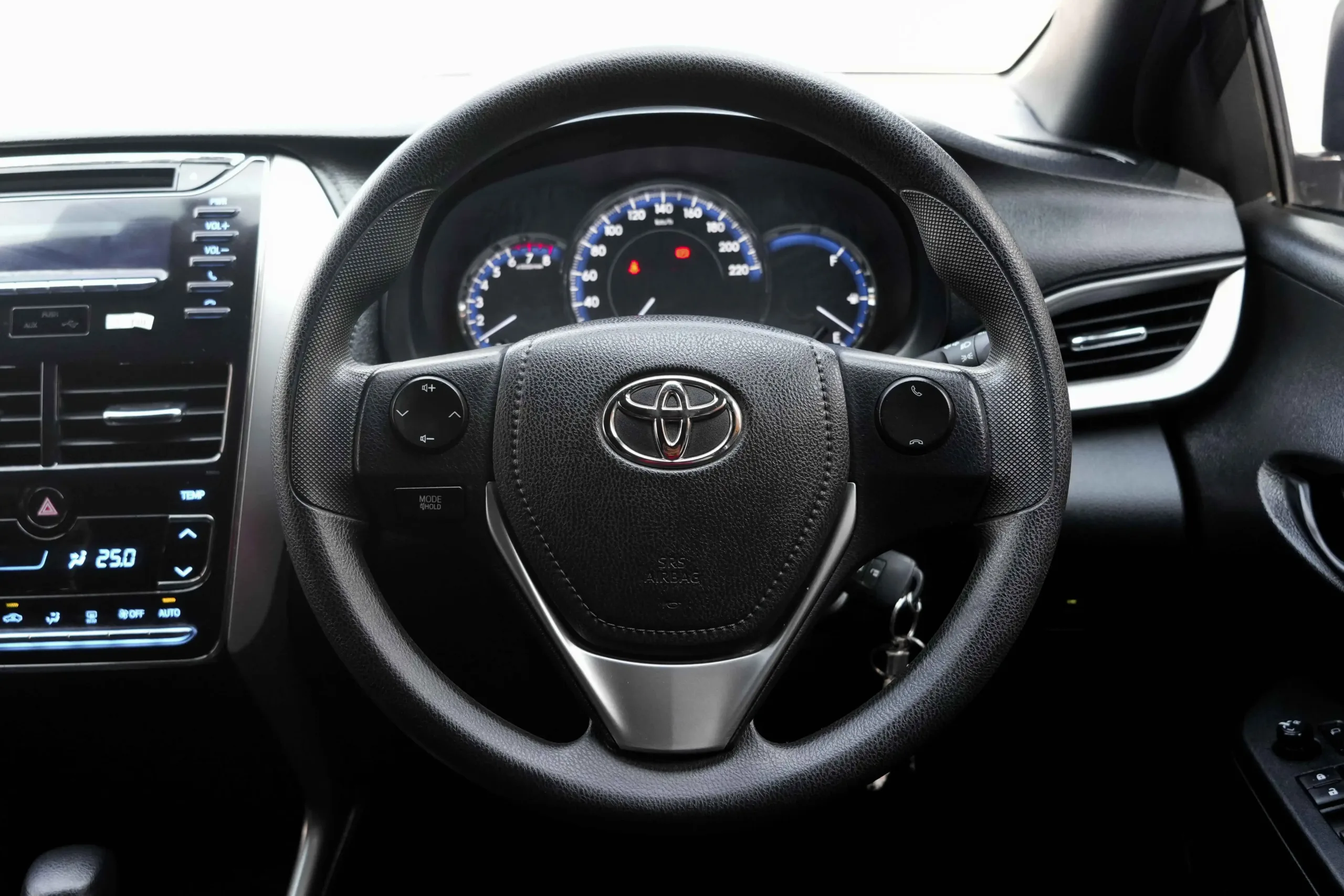 2018 Toyota YARIS 1.2 (ปี 13-17) E Hatchback #7กบ-9975 - Image 13