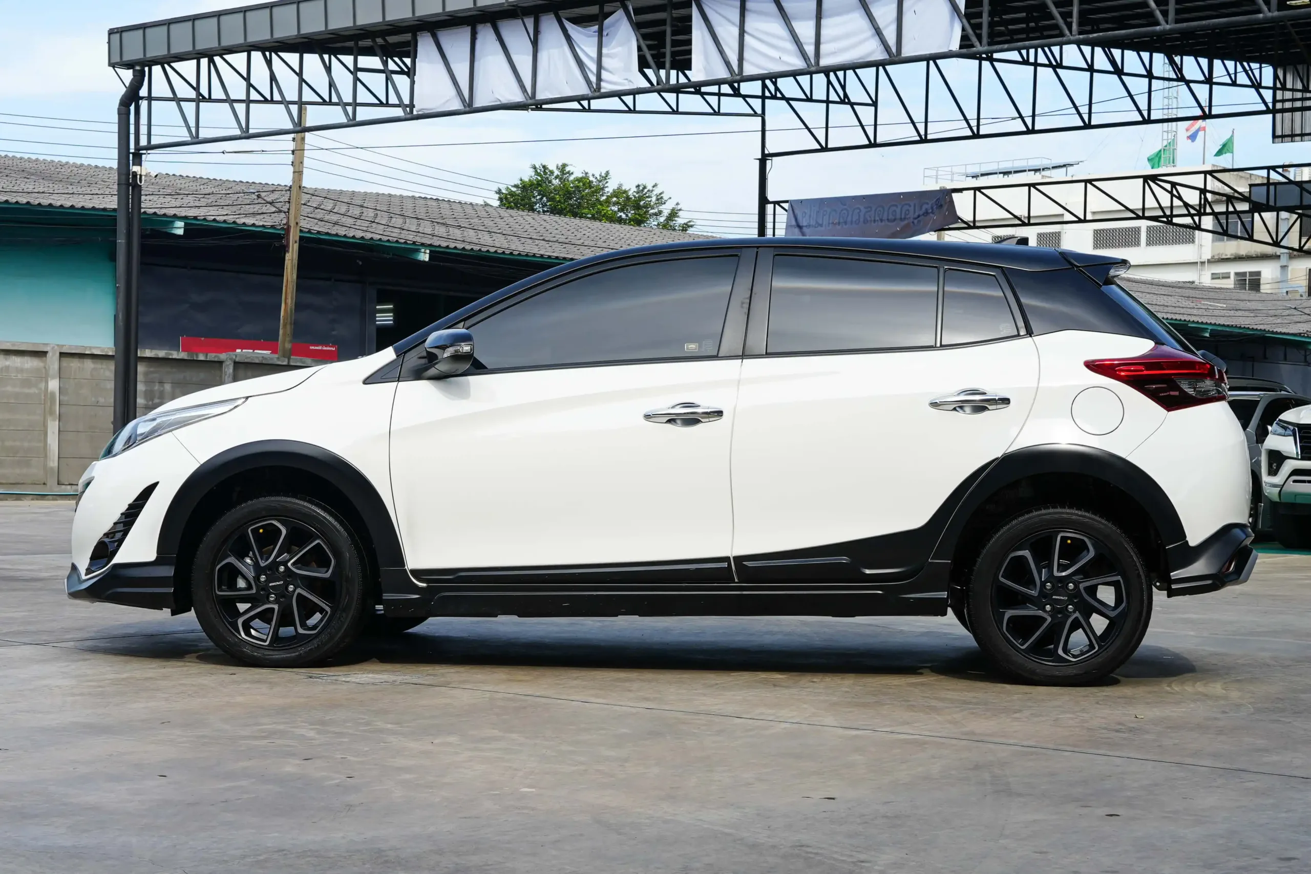 2020 Toyota YARIS 1.2 (ปี 17-25) High Cross Hatchback #9กร-3809 - Image 5