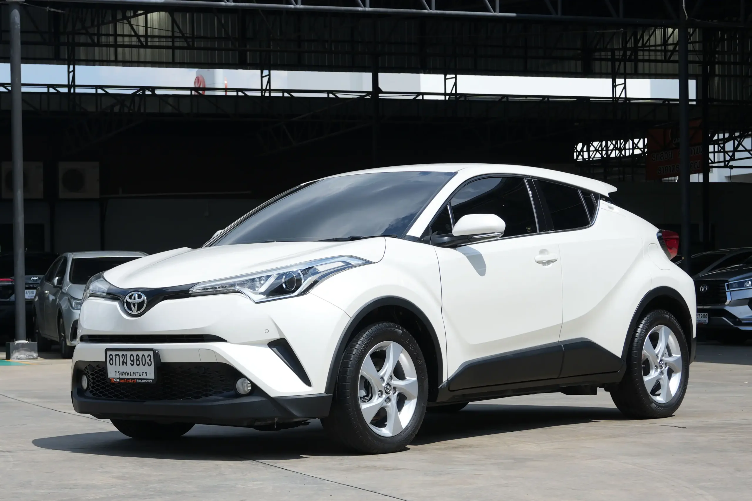 2018 Toyota C-HR 1.8 (ปี 17-23) Mid SUV #8กฆ-9803 - Image 2