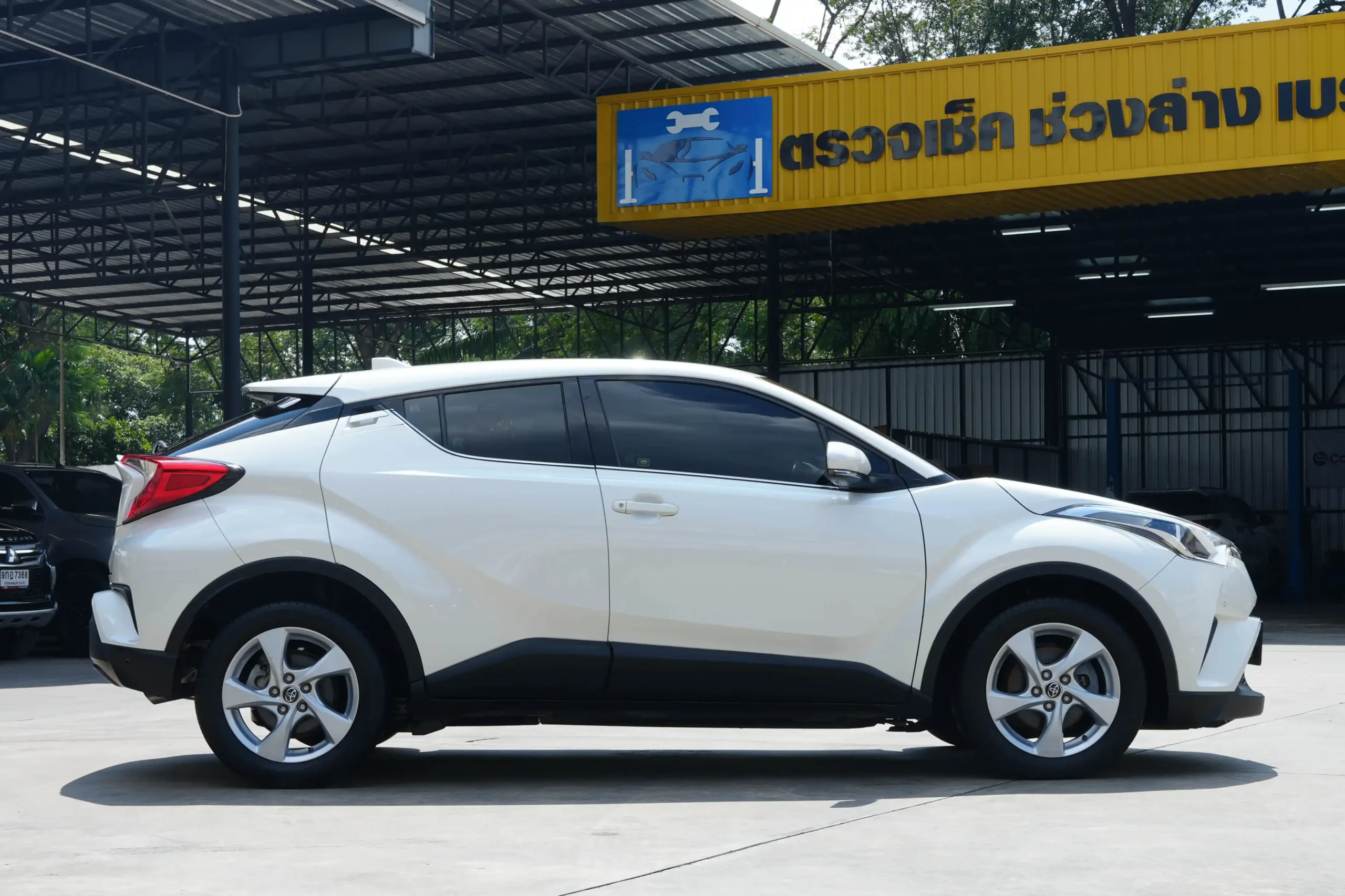 2018 Toyota C-HR 1.8 (ปี 17-23) Mid SUV #8กฆ-9803 - Image 9