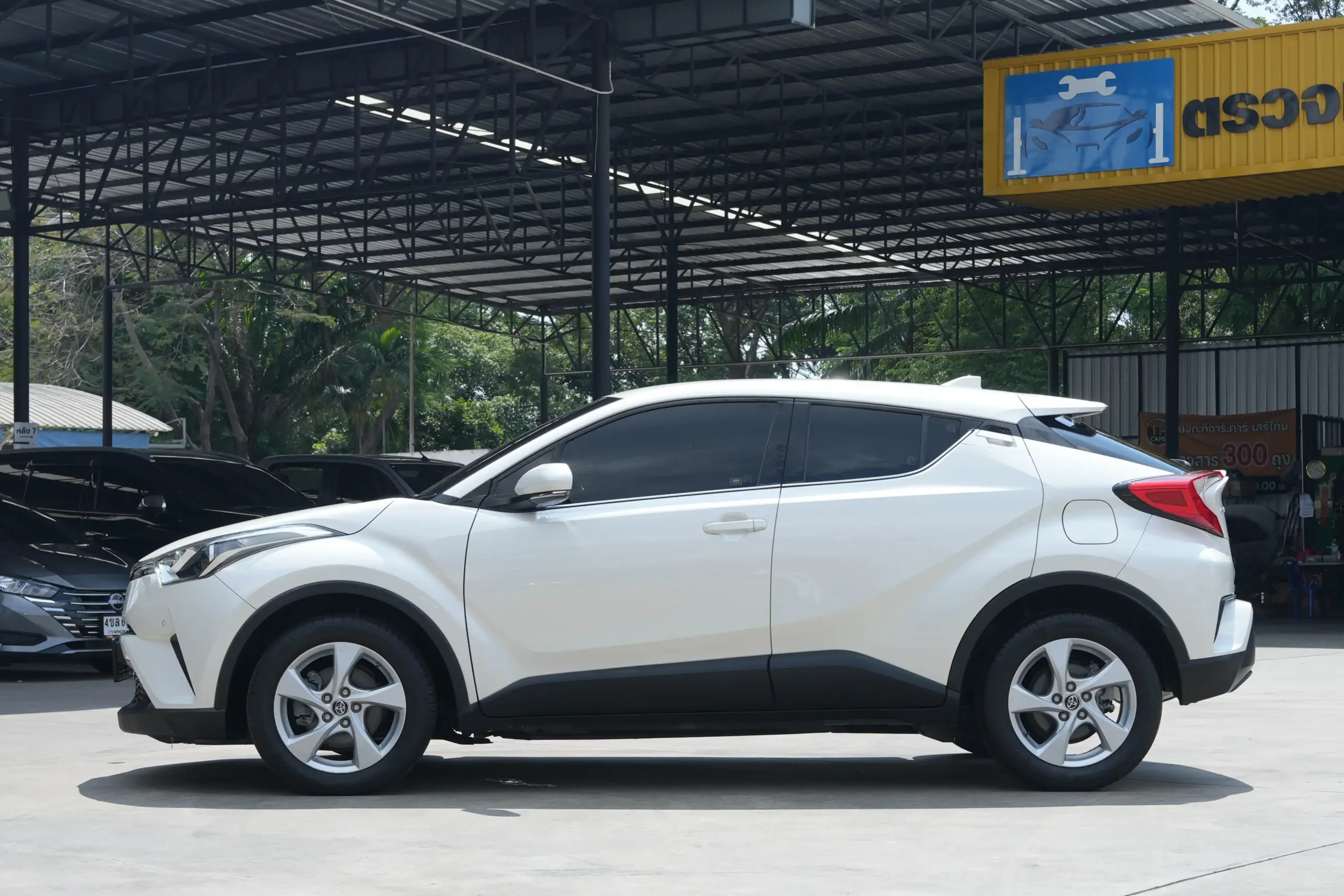 2018 Toyota C-HR 1.8 (ปี 17-23) Mid SUV #8กฆ-9803 - Image 8