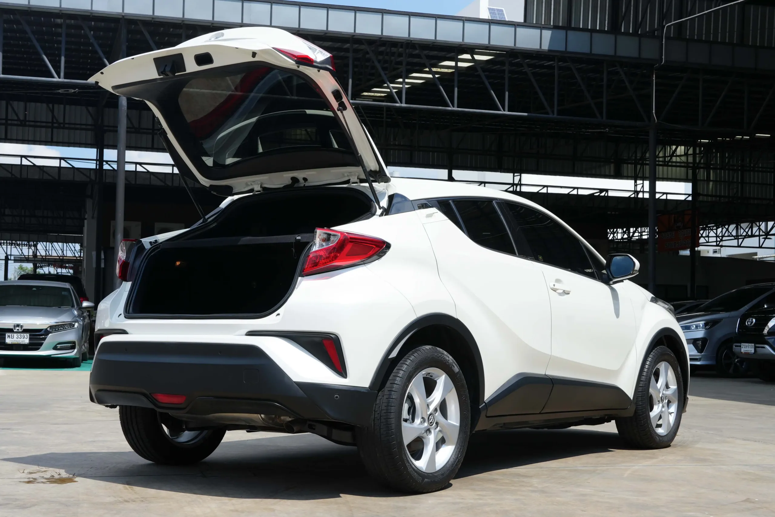 2018 Toyota C-HR 1.8 (ปี 17-23) Mid SUV #8กฆ-9803 - Image 11