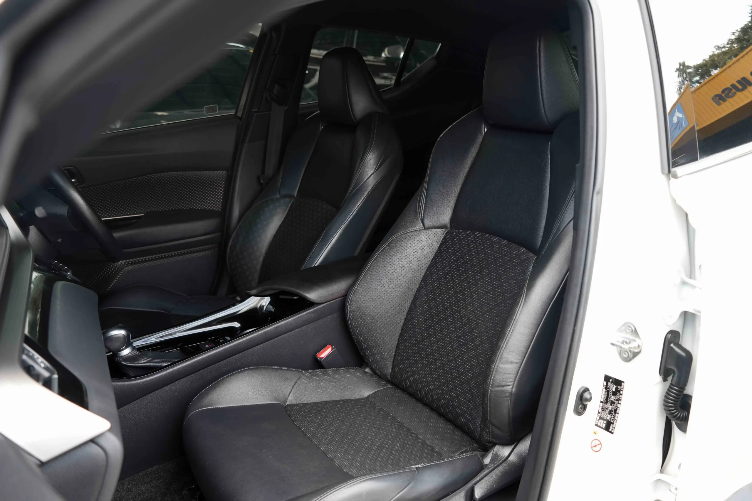 2018 Toyota C-HR 1.8 (ปี 17-23) Mid SUV #8กฆ-9803 - Image 18