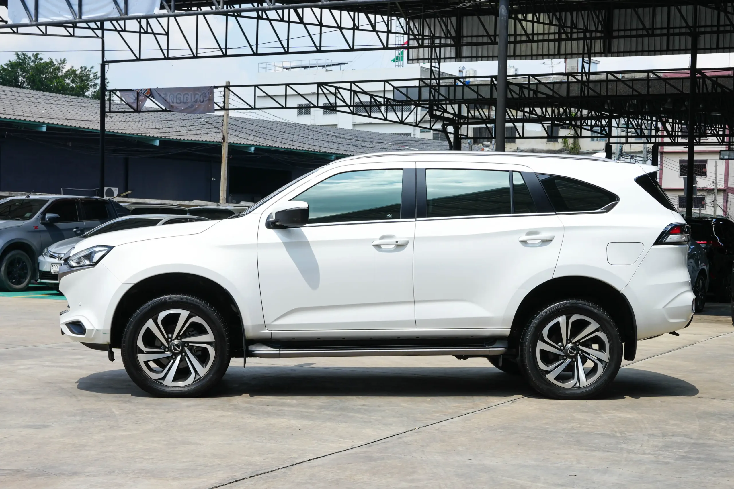 2022 Isuzu MU-X 3.0 (ปี 20-26) Ultimate SUV #3ขฌ-6603 - Image 6