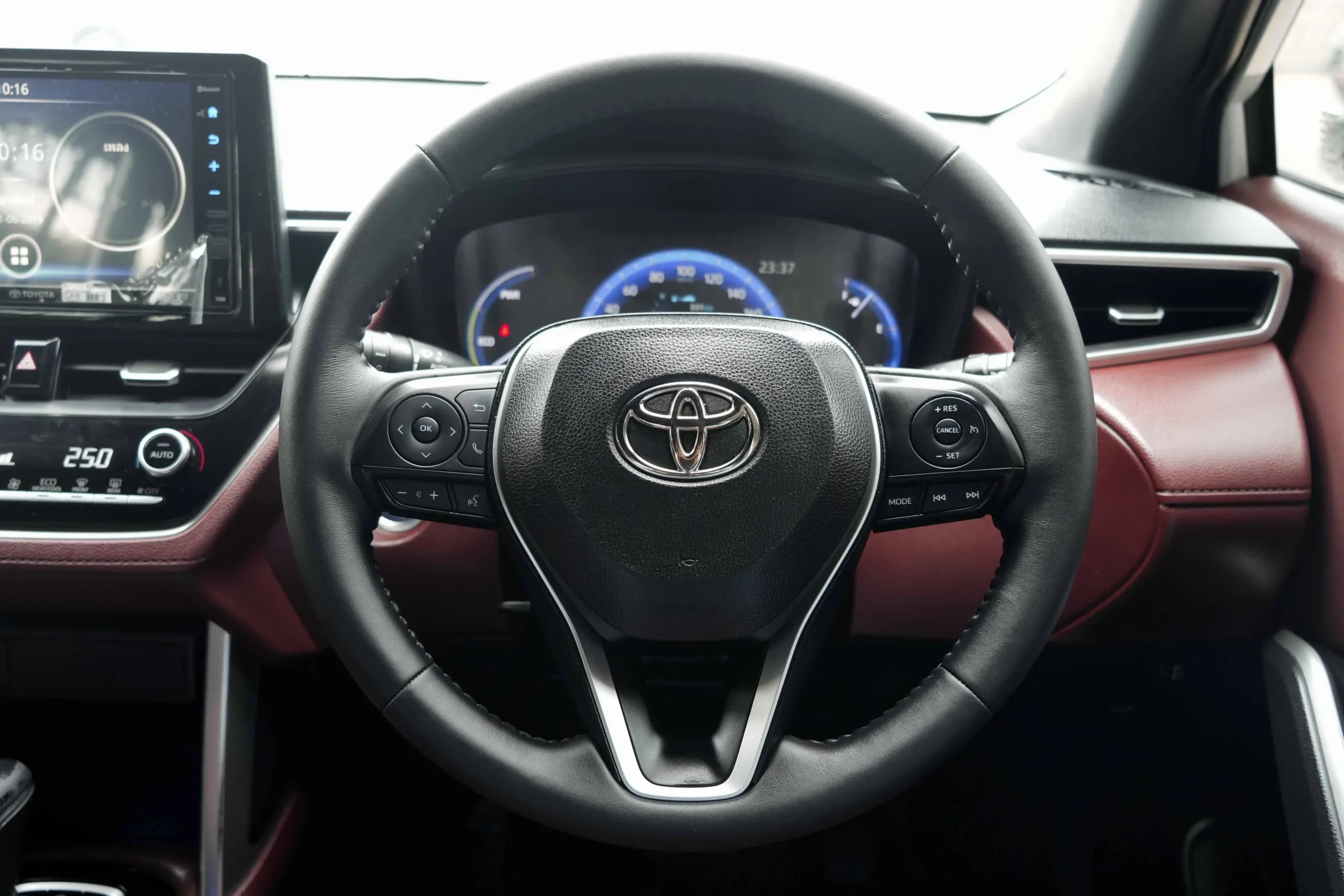 2021 Toyota Corolla Cross 1.8 (ปี 20-26) Hybrid Premium SUV #2ขฒ-8671 - Image 12