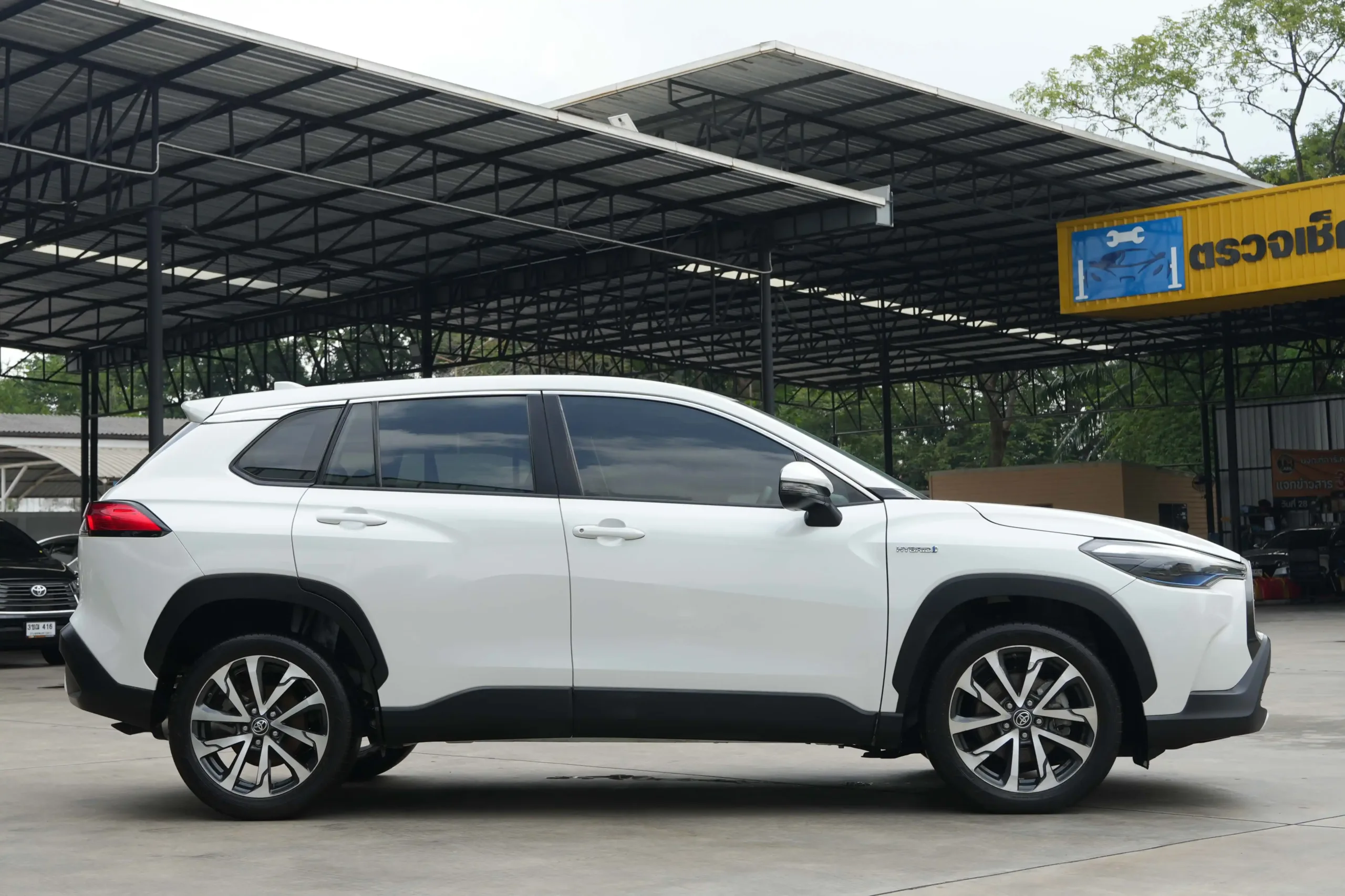 2021 Toyota Corolla Cross 1.8 (ปี 20-26) Hybrid Premium SUV #2ขฒ-8671 - Image 8