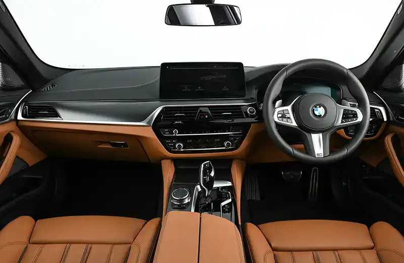 ภายใน BMW 530e M Sport G30