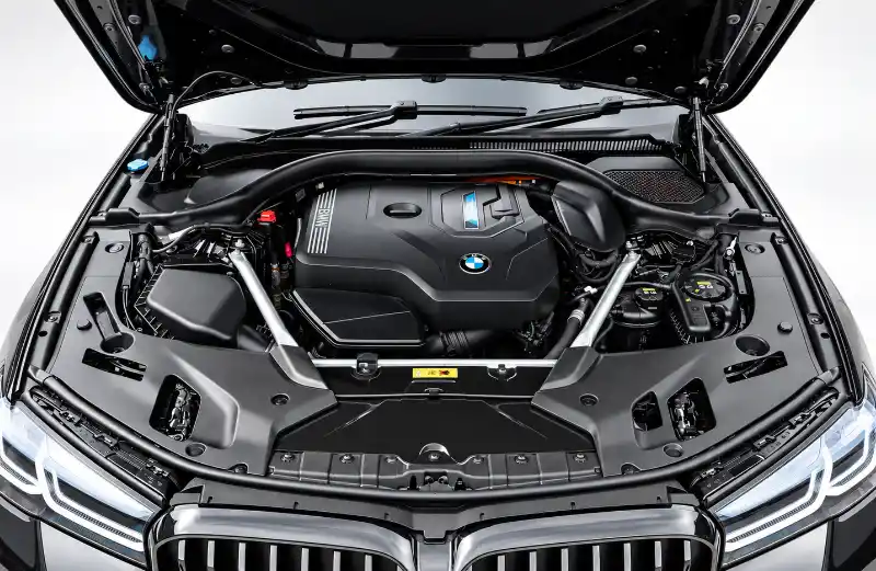 เครื่องยนต์ BMW 530e ปลั๊กอินไฮบริด